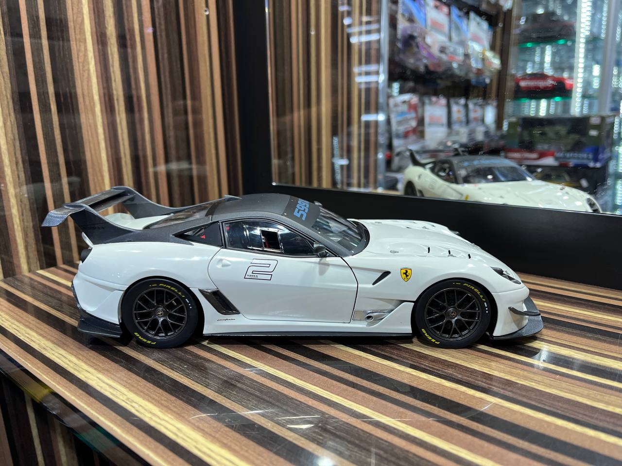 Hot Wheels Elite Ferrari 599XX Evo - 1/18 Diecast Model, All Opening - White/Black