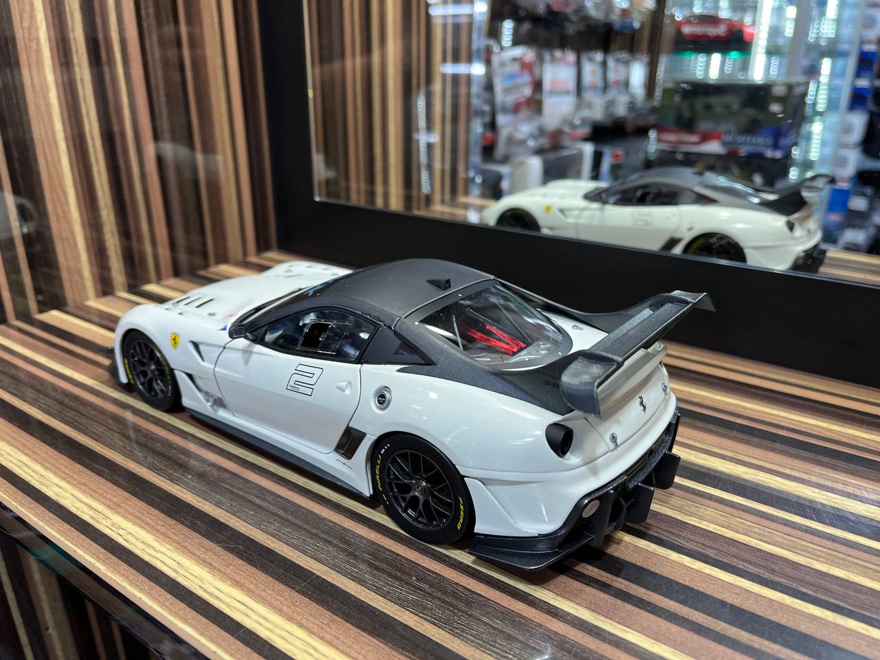 Hot Wheels Elite Ferrari 599XX Evo - 1/18 Diecast Model, All Opening - White/Black