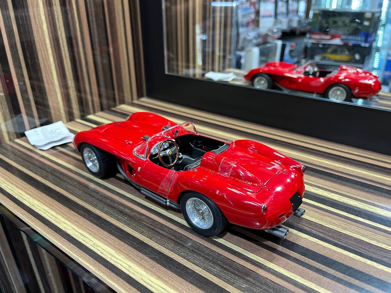 CMC Ferrari 250 - 1/18 Diecast Model, All Opening - Red