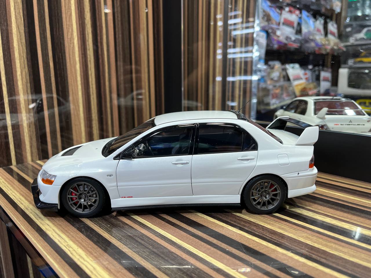 Super A Mitsubishi Lancer Evolution - 1/18 Diecast Model, All Opening - White