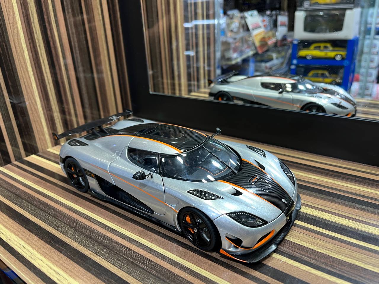 Auto Art Koenigsegg Agera RS - 1/18 Diecast Model, All Opening - Silver