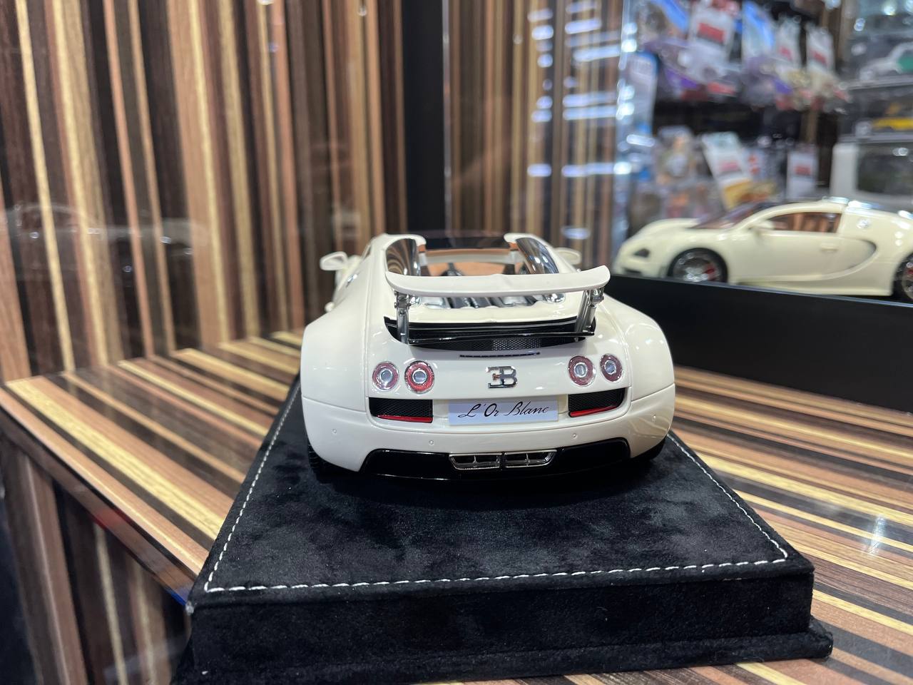 HH Bugatti Veyron 16.4 Grand Sport Vitesse - 1/18 Resin Model, No Opening - White