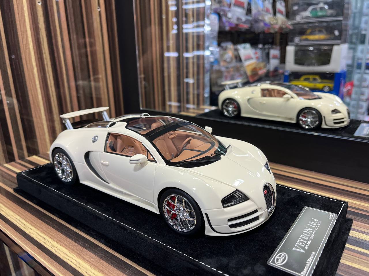 HH Bugatti Veyron 16.4 Grand Sport Vitesse - 1/18 Resin Model, No Opening - White