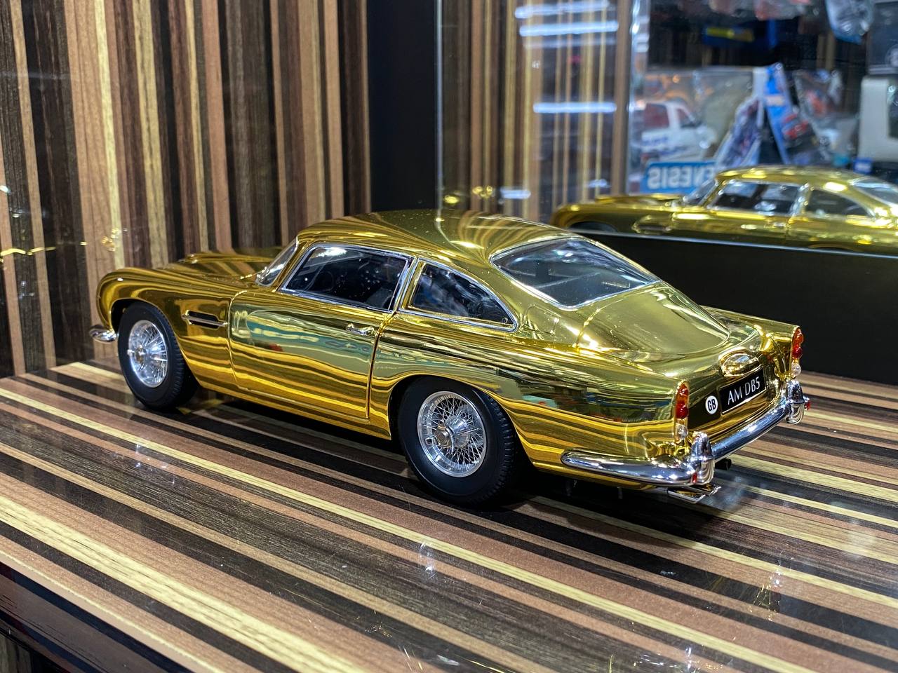 1/18 Aston Martin DB5 - All Opening Diecast (Gold) by XiaoGuang Model