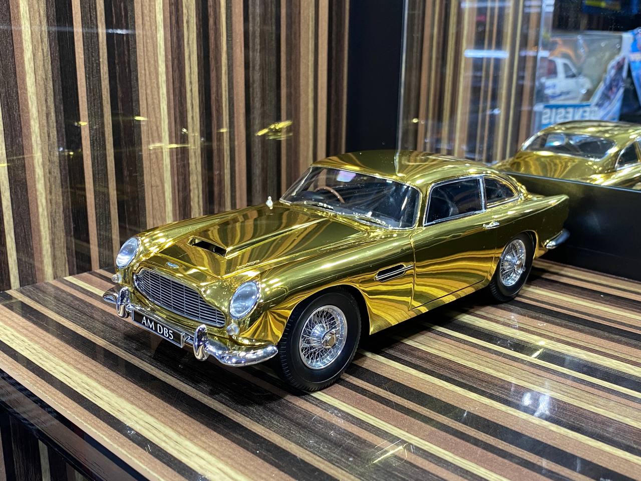 1/18 Aston Martin DB5 - All Opening Diecast (Gold) by XiaoGuang Model