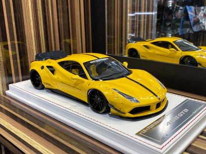 Davis & Giovanni Ferrari 488 GTB LBWK - 1/18 Resin Model, Not Opening - Giallo Tristrato