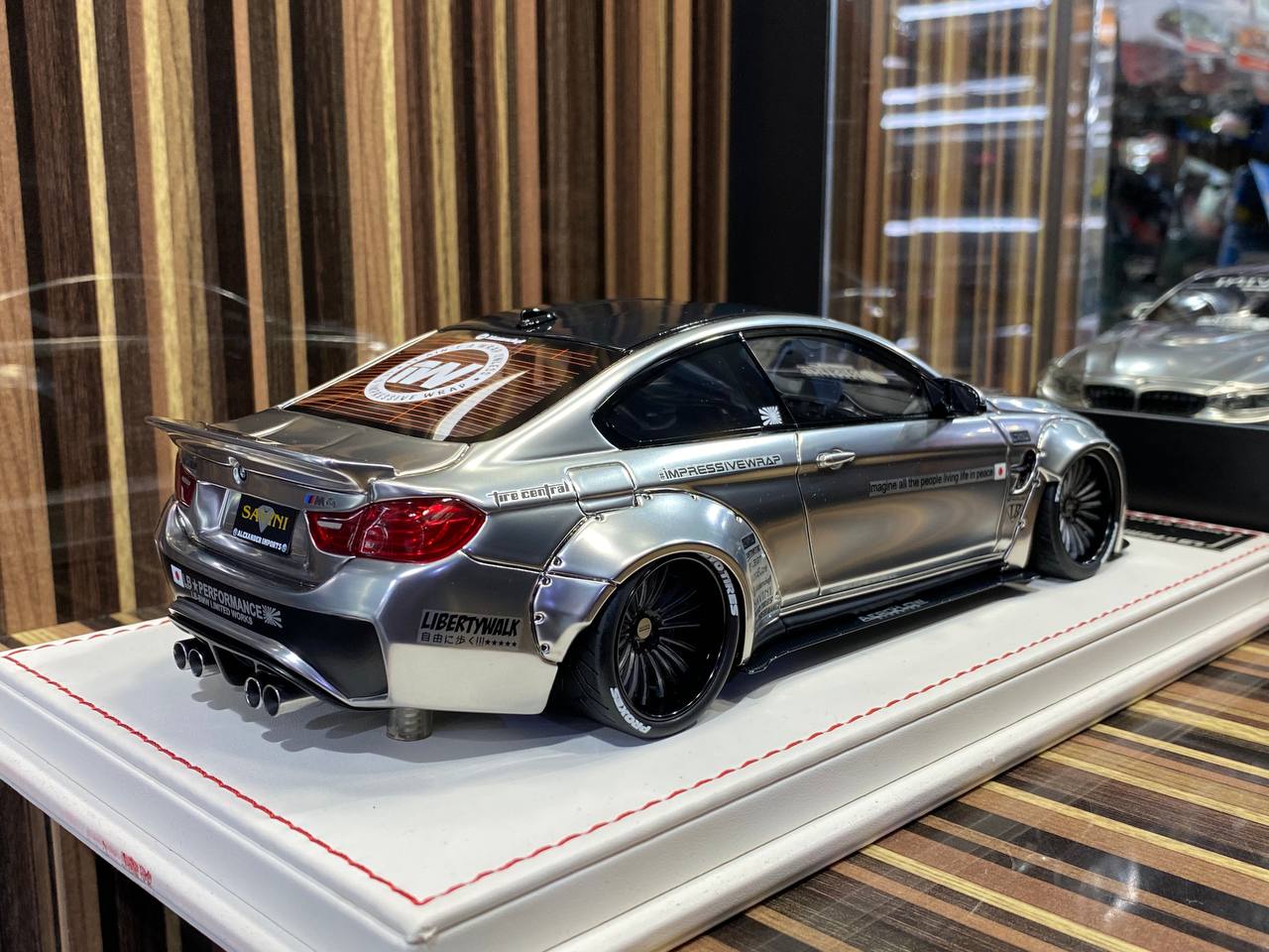 Davis & Giovanni BMW M4 LBWK - 1/18 Resin Model, Not Opening - Chrome Silver