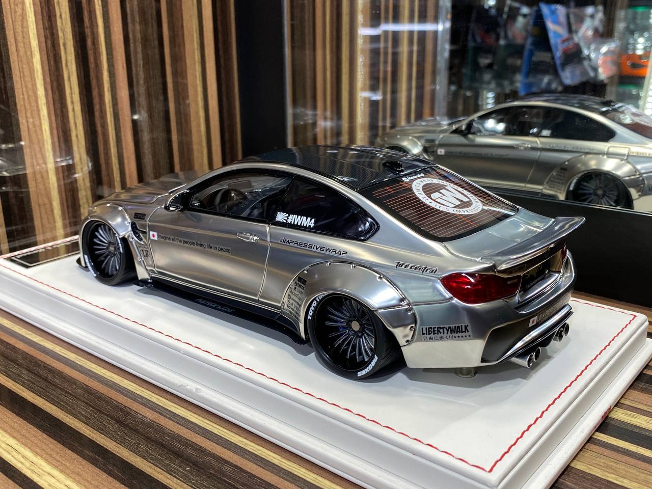 Davis & Giovanni BMW M4 LBWK - 1/18 Resin Model, Not Opening - Chrome Silver