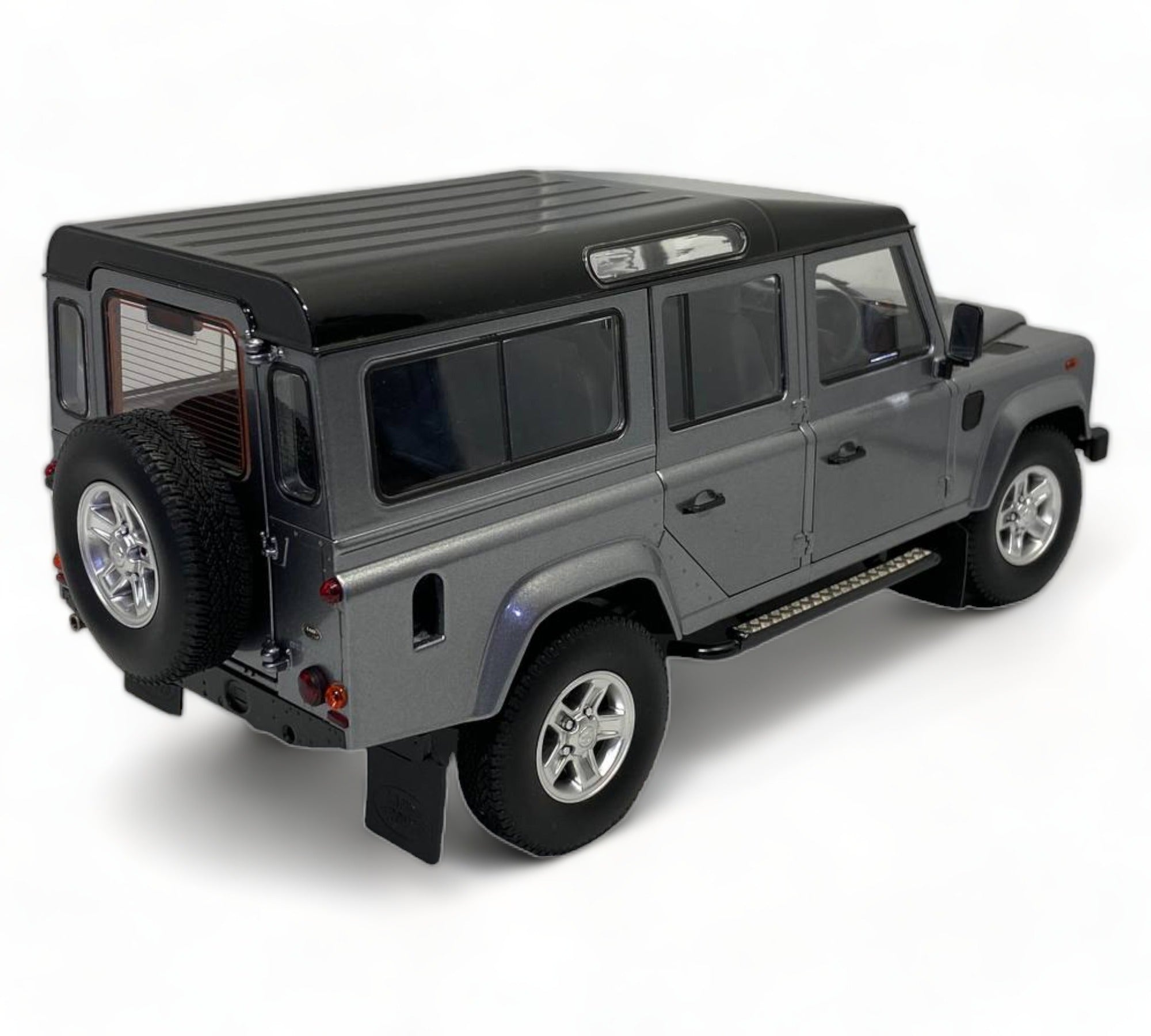 Century Dragon Land Rover Defender 110-1/18 Diecast Metal Grey 