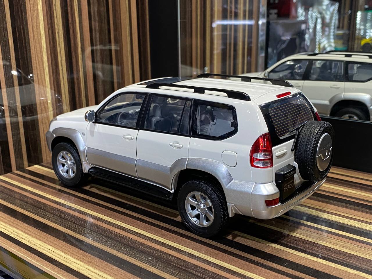 Faw Toys Land Cruiser PRADO GX [1/18 Diecast White]