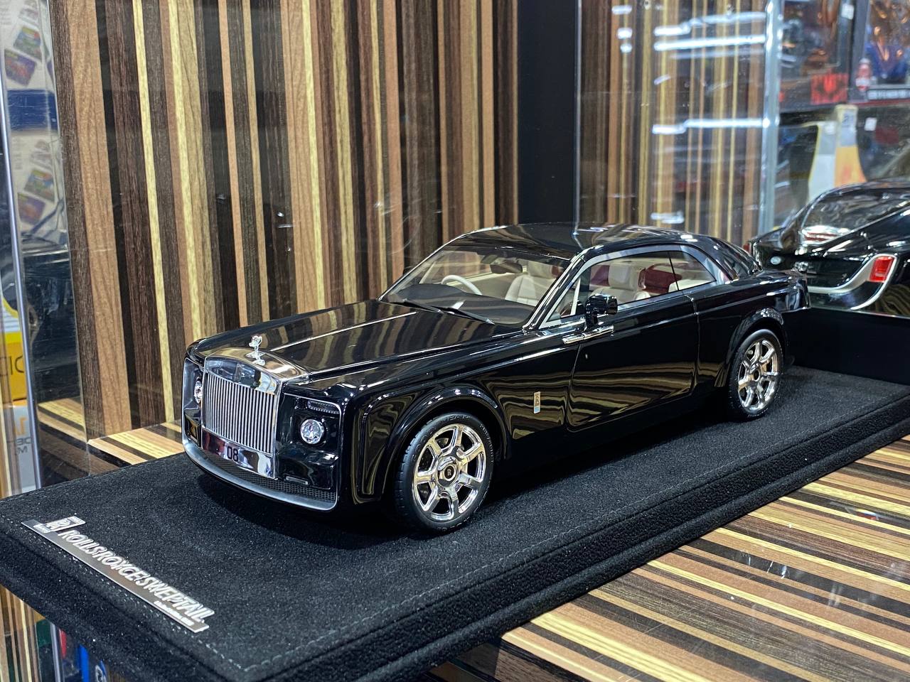 AutoBarnModels Rolls-Royce SWEPTAIL - 1/18 Resin Model, Black – dturman.com