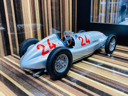 CMC Mercedes Benz W165 Tripolis 1939 #24 [1/18 Diecast Silver]