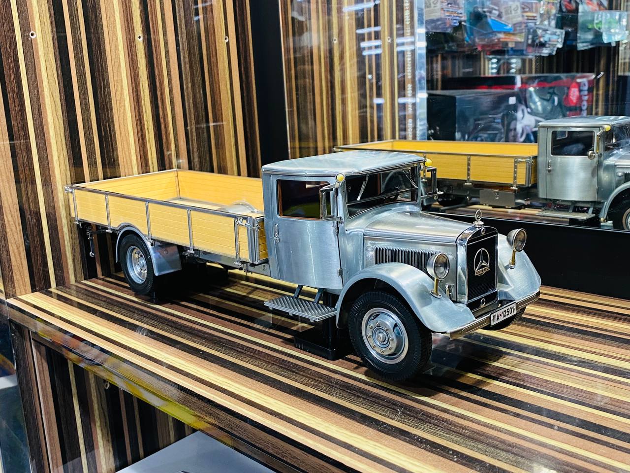 CMC Mercedes Benz LO 2750 Clean Finish Version 1933-36 [1/18 Diecast Silver]