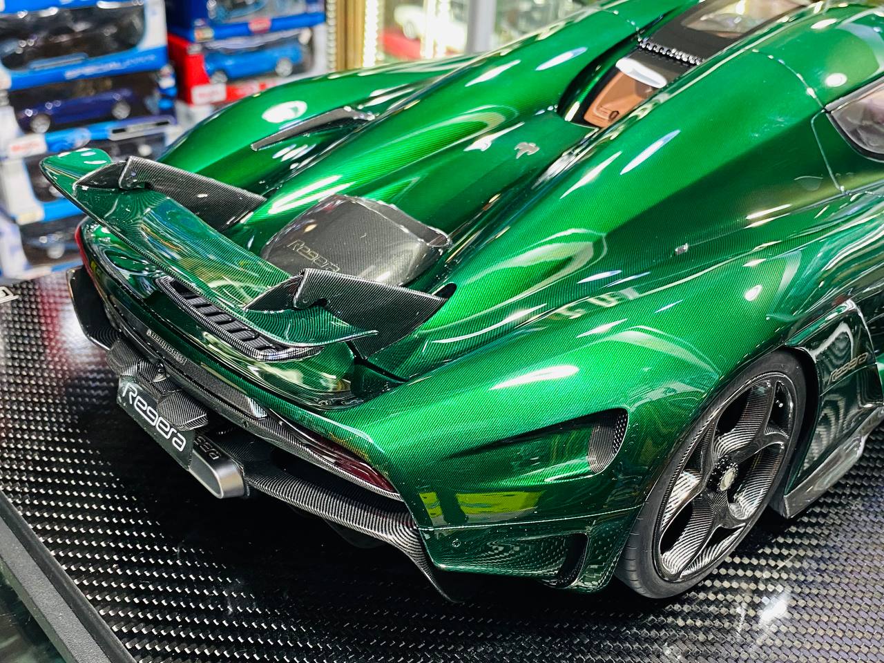 1/8 FrontiArt Koenigsegg Regera Resin Model - Green Tinted Carbon | Limited Edition