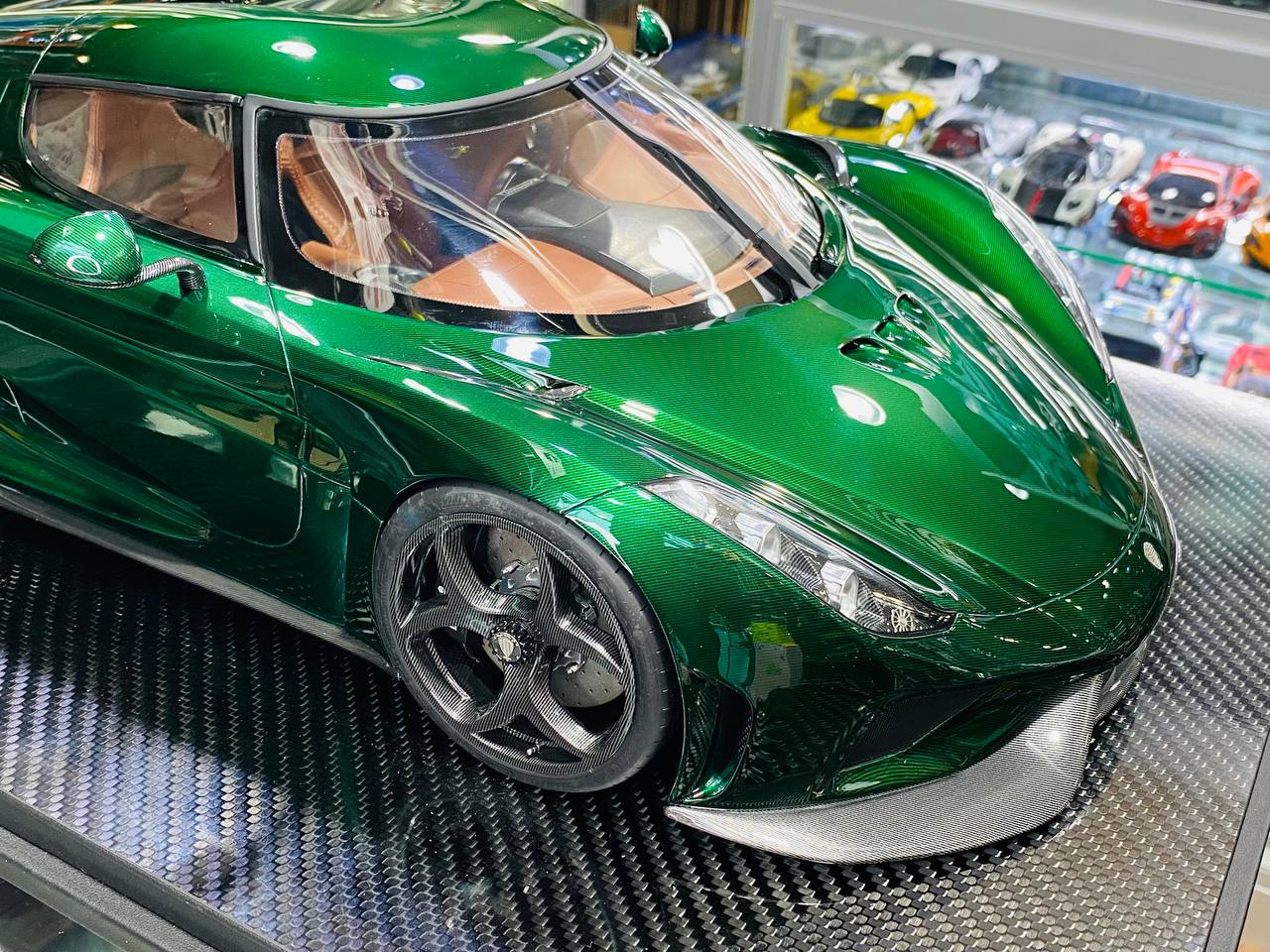 1/8 FrontiArt Koenigsegg Regera Resin Model - Green Tinted Carbon | Limited Edition