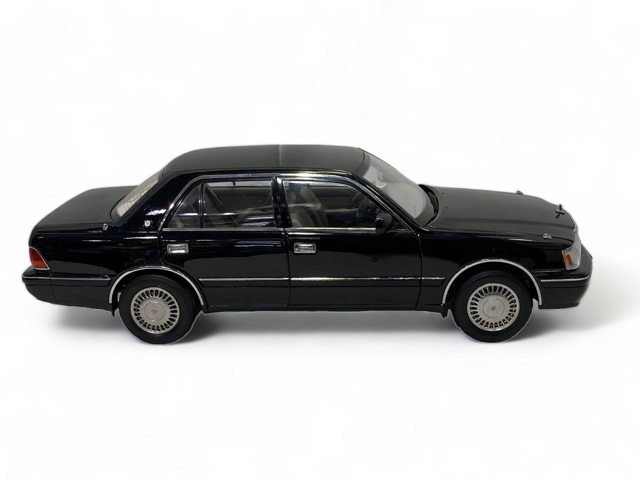 Toyota Crown Black 1/18 by KengFai|Sold in Dturman.com Dubai UAE.