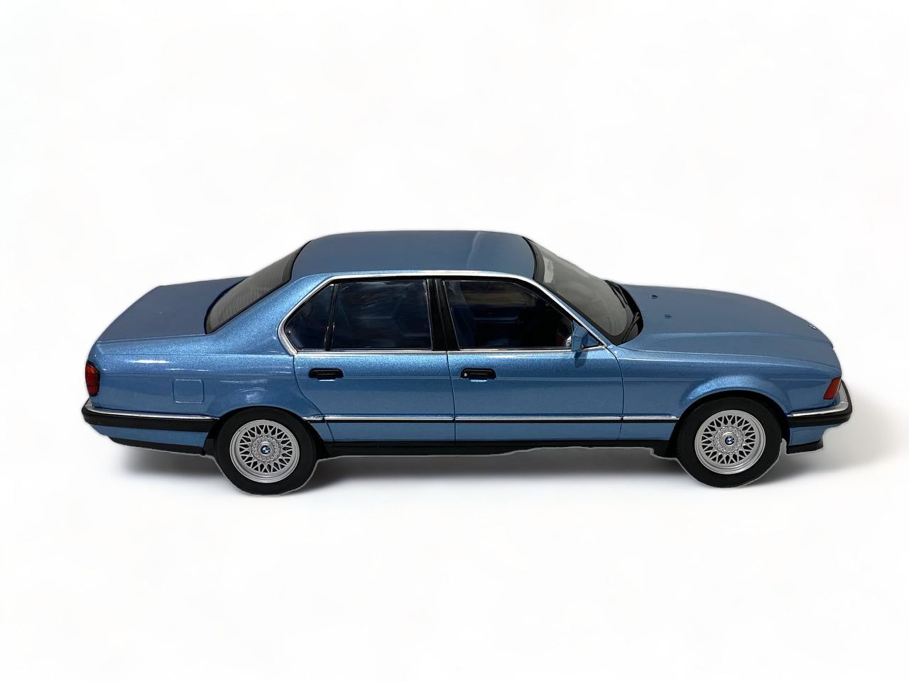 1/18 Modelcar group Mercedes benz S-CLASS 500 SE W126 BLUE Model Car|Sold in Dturman.com Dubai UAE.