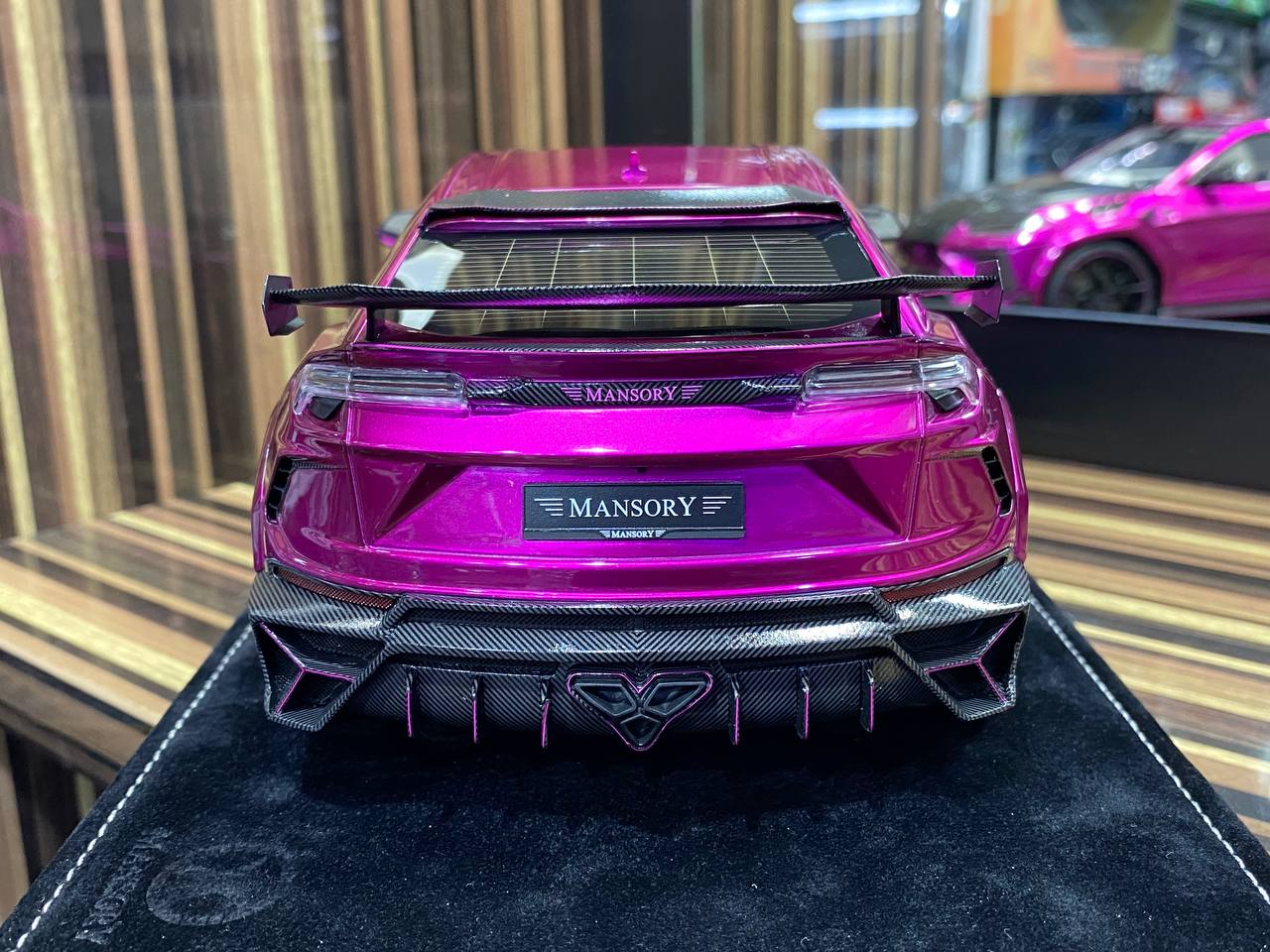 1/18 Timothy & Pierre Lamborghini URUS Venatus Purple Resin Model Car –  dturman.com