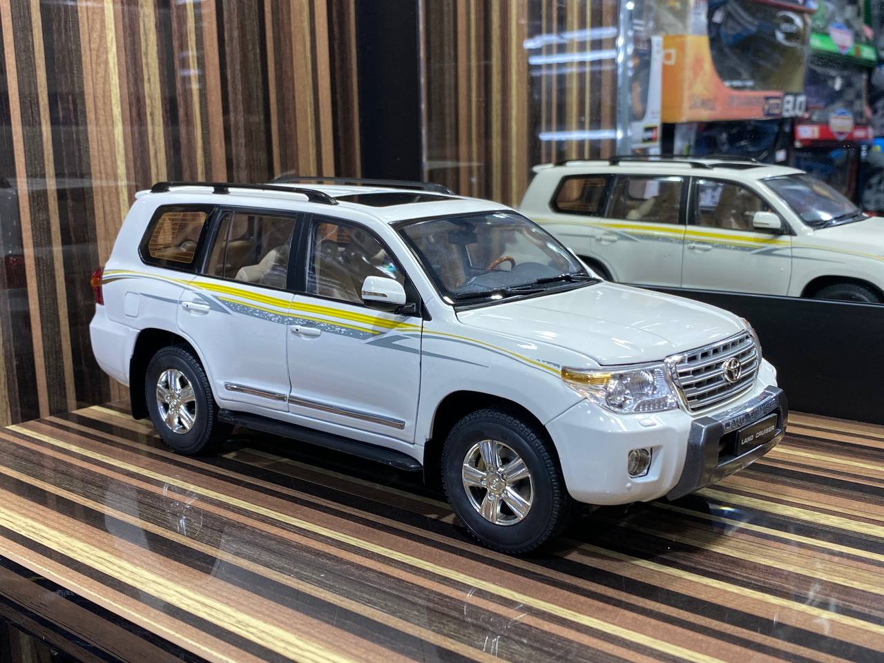 1/18 Diecast FAW TOYS Toyota Land Cruiser 200 - White Model Car|Sold in Dturman.com Dubai UAE.