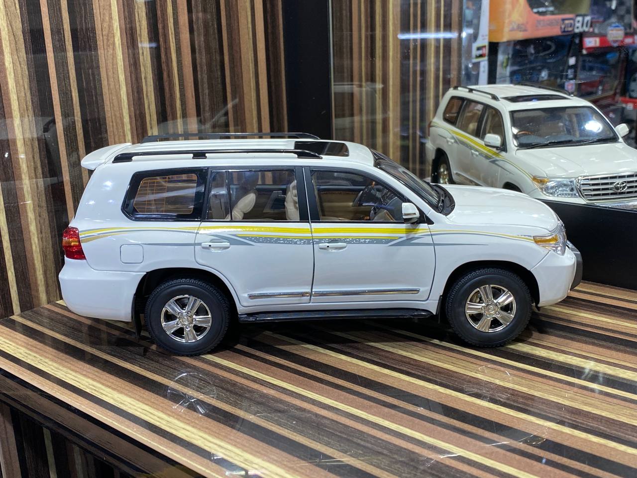 1/18 Diecast FAW TOYS Toyota Land Cruiser 200 - White Model Car|Sold in Dturman.com Dubai UAE.