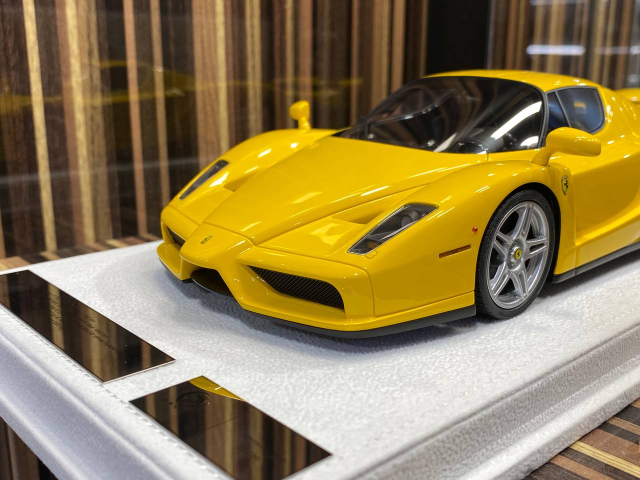 NEW Ferrari Enzo Yellow 1/18 selling (Rare)