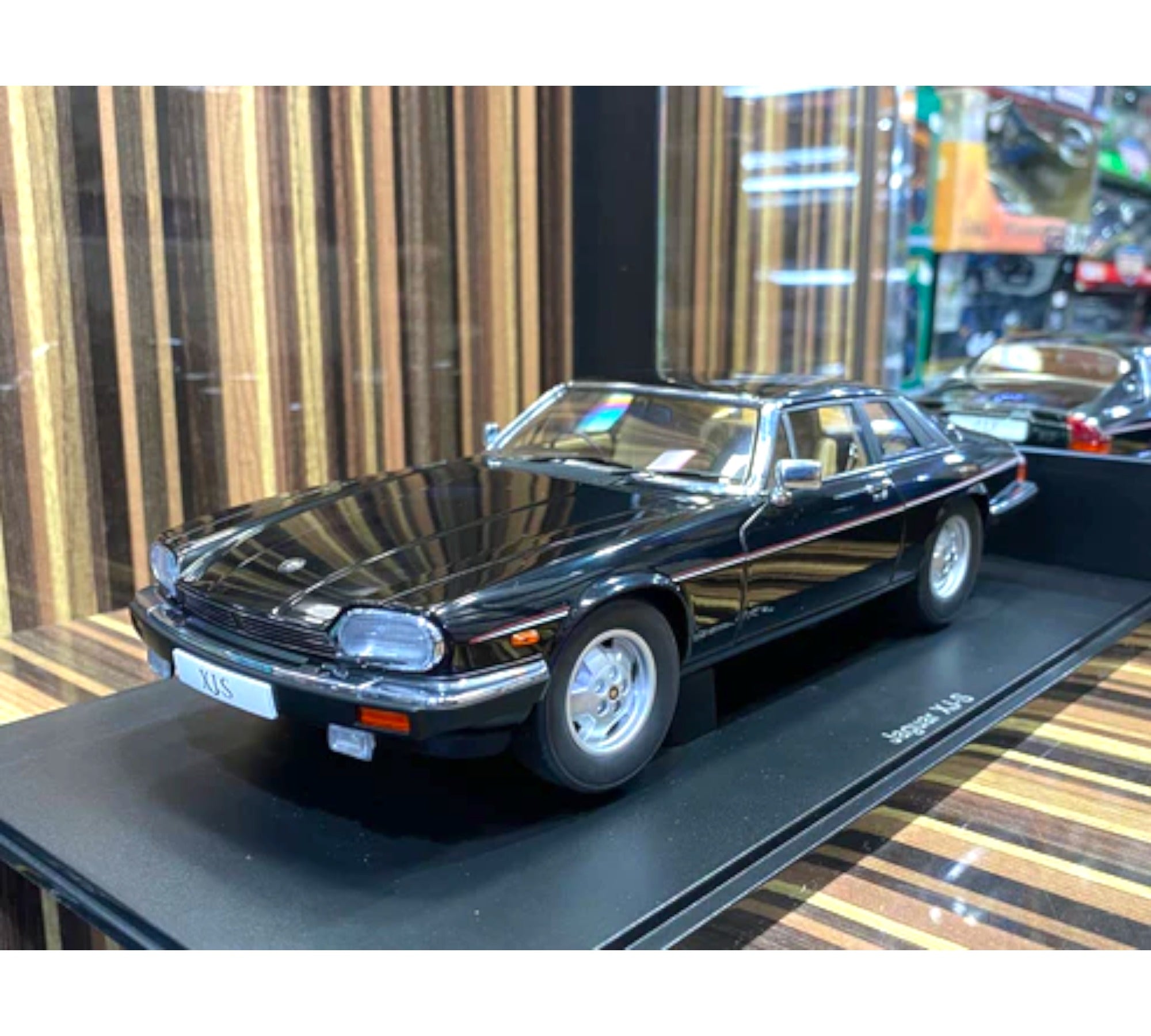 Autoart Jaguar XJ-S Coupe - Black (1/18 Scale) Model Car – dturman.com