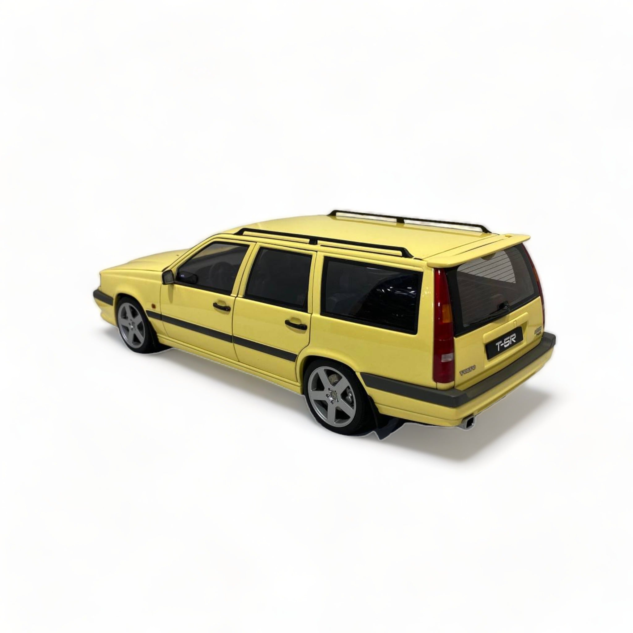 Autoart Volvo 850 T-5R Estate - Cream (1995, 1/18 Scale) Model Car –  dturman.com