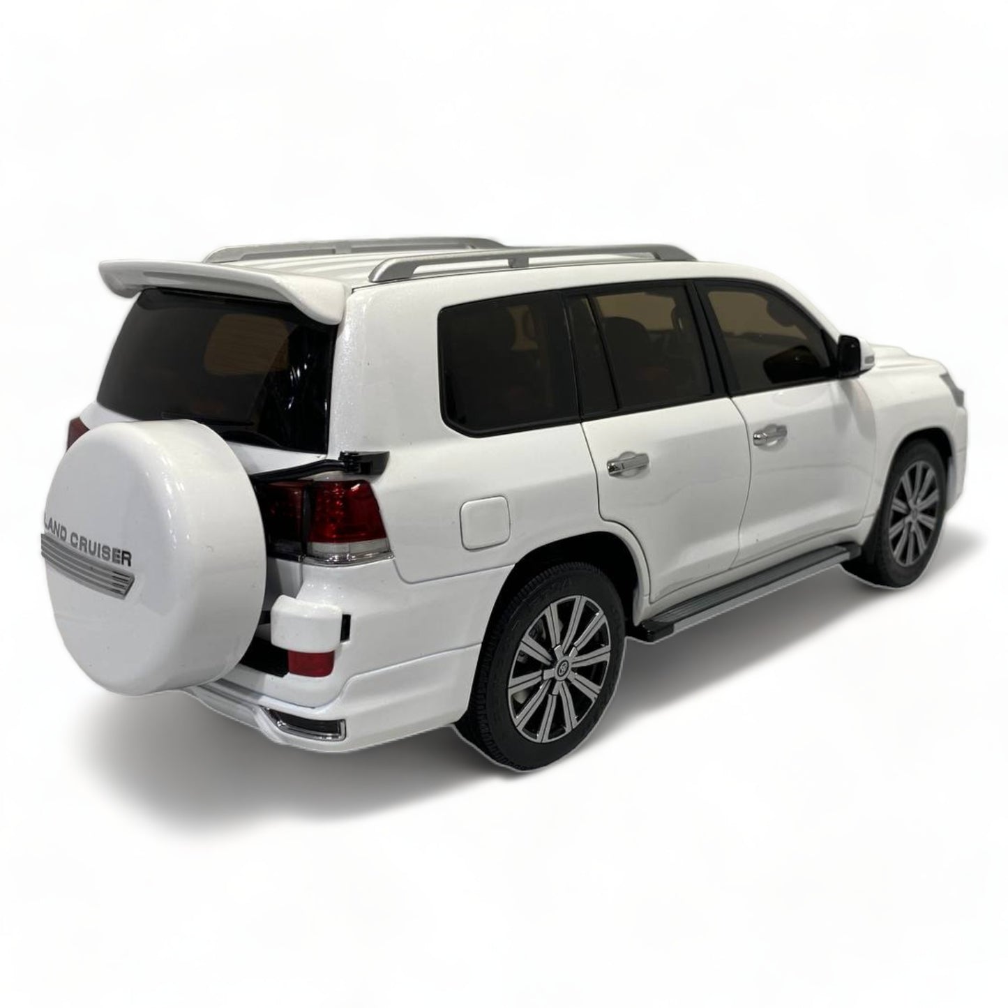 Kengfai Model Toyota Land Cruiser 200 - 1/18 Diecast, White/Brown Interior|Sold in Dturman.com Dubai UAE.