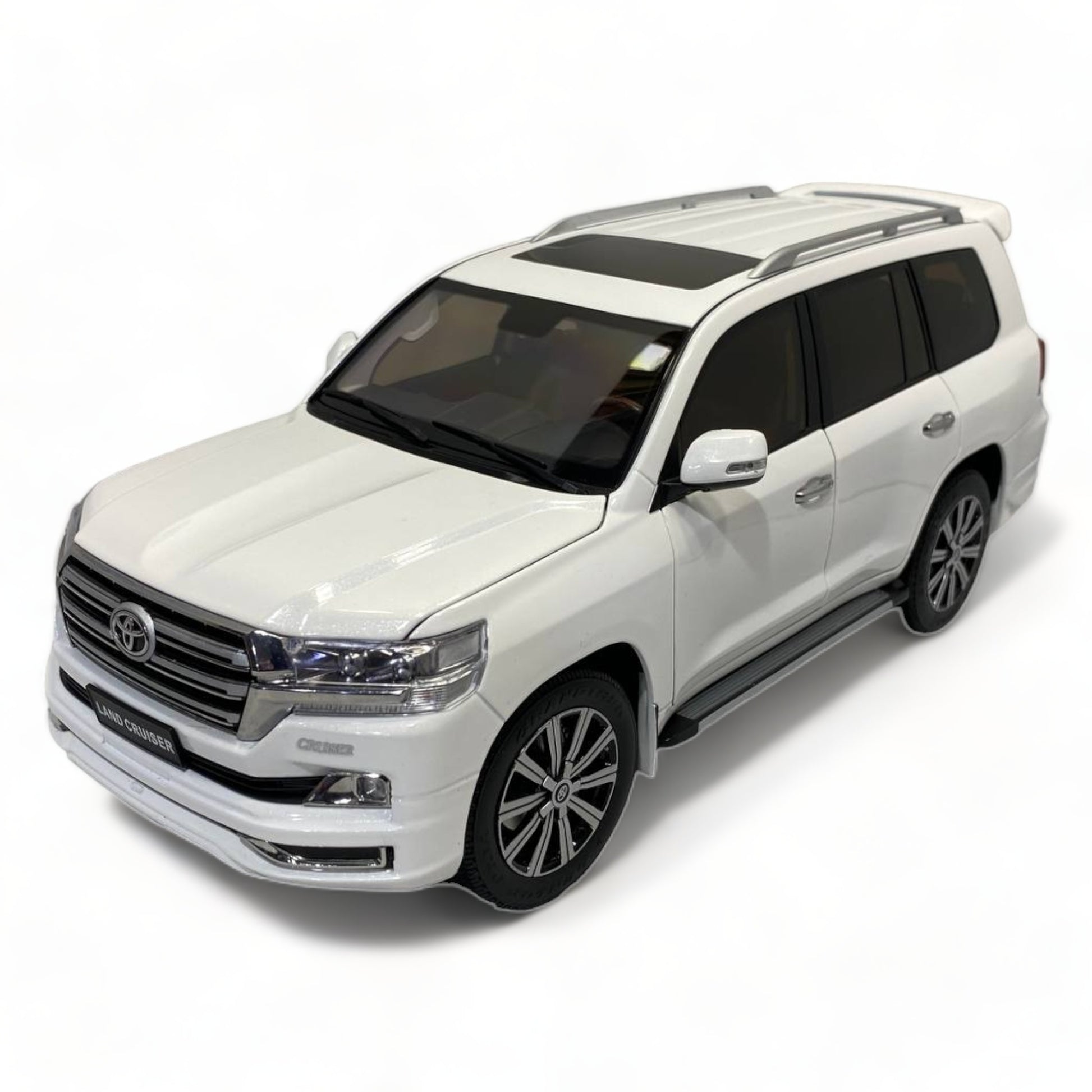 Kengfai Model Toyota Land Cruiser 200 - 1/18 Diecast, White/Brown Interior|Sold in Dturman.com Dubai UAE.