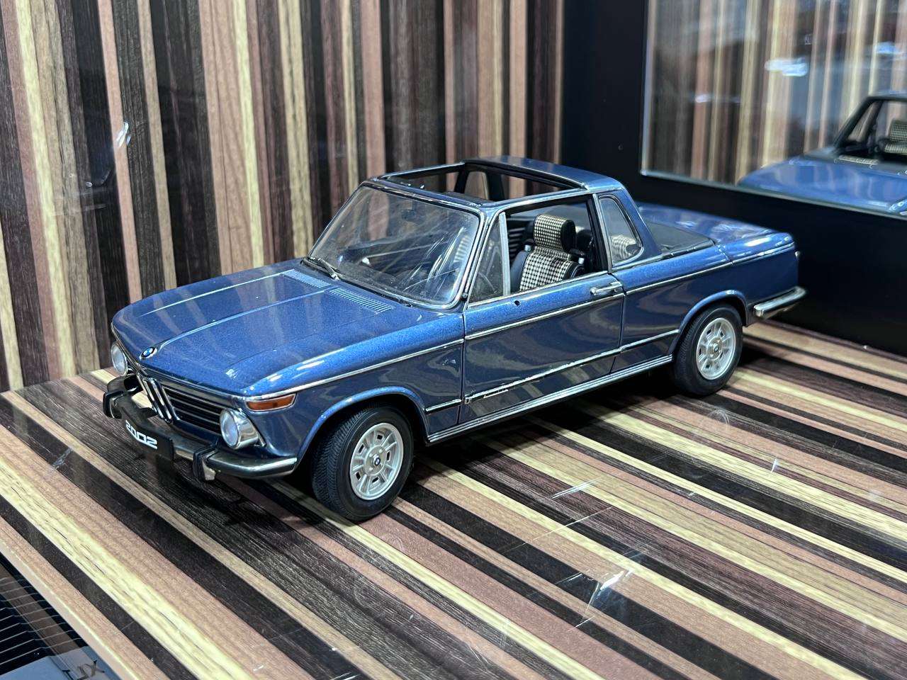 1 18 Diecast BMW 2002 Baur Cabrio Blue AUTOart Scale Model Car dturman