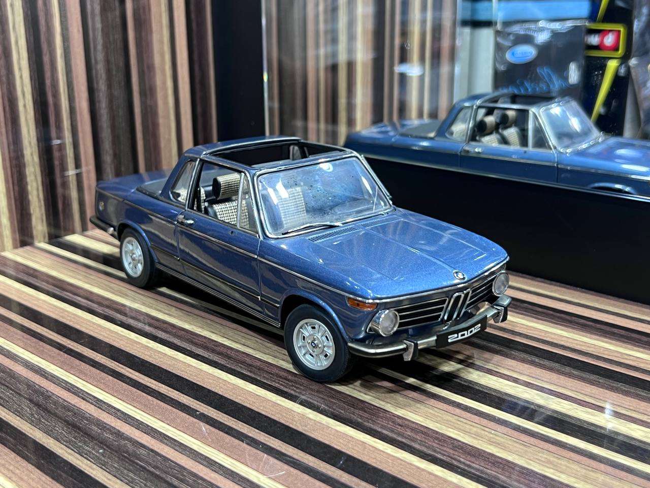 1/18 Diecast BMW 2002 Baur Cabrio Blue AUTOart Scale Model Car