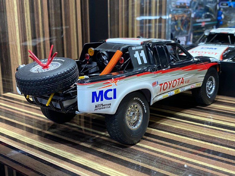 1/18 Diecast Toyota Trophy Truck #11 White & Black AutoArt Scale 