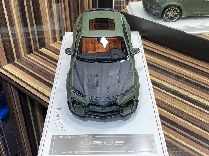 1/18 Resin Lamborghini Urus MANSORY Dark Green by Davis & Giovanni –  dturman.com