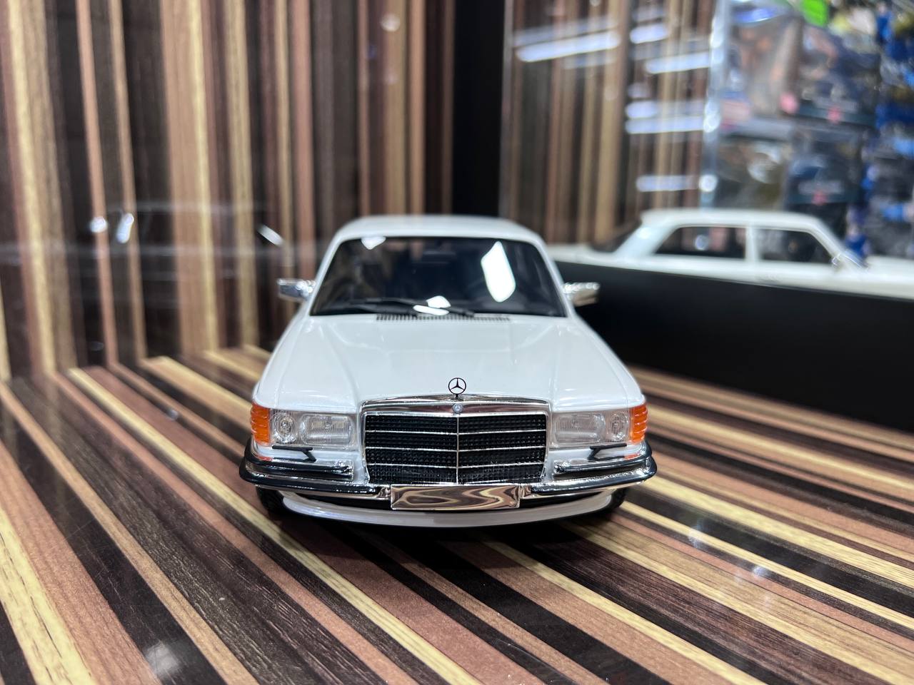 1/18 Diecast Mercedes-Benz 450 SEL 6.9 AMG White IVY Models Scale Mode –  dturman.com