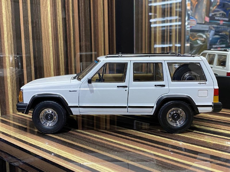 1/18 Jeep 1985 Cherokee White Model Car|Sold in Dturman.com Dubai UAE.