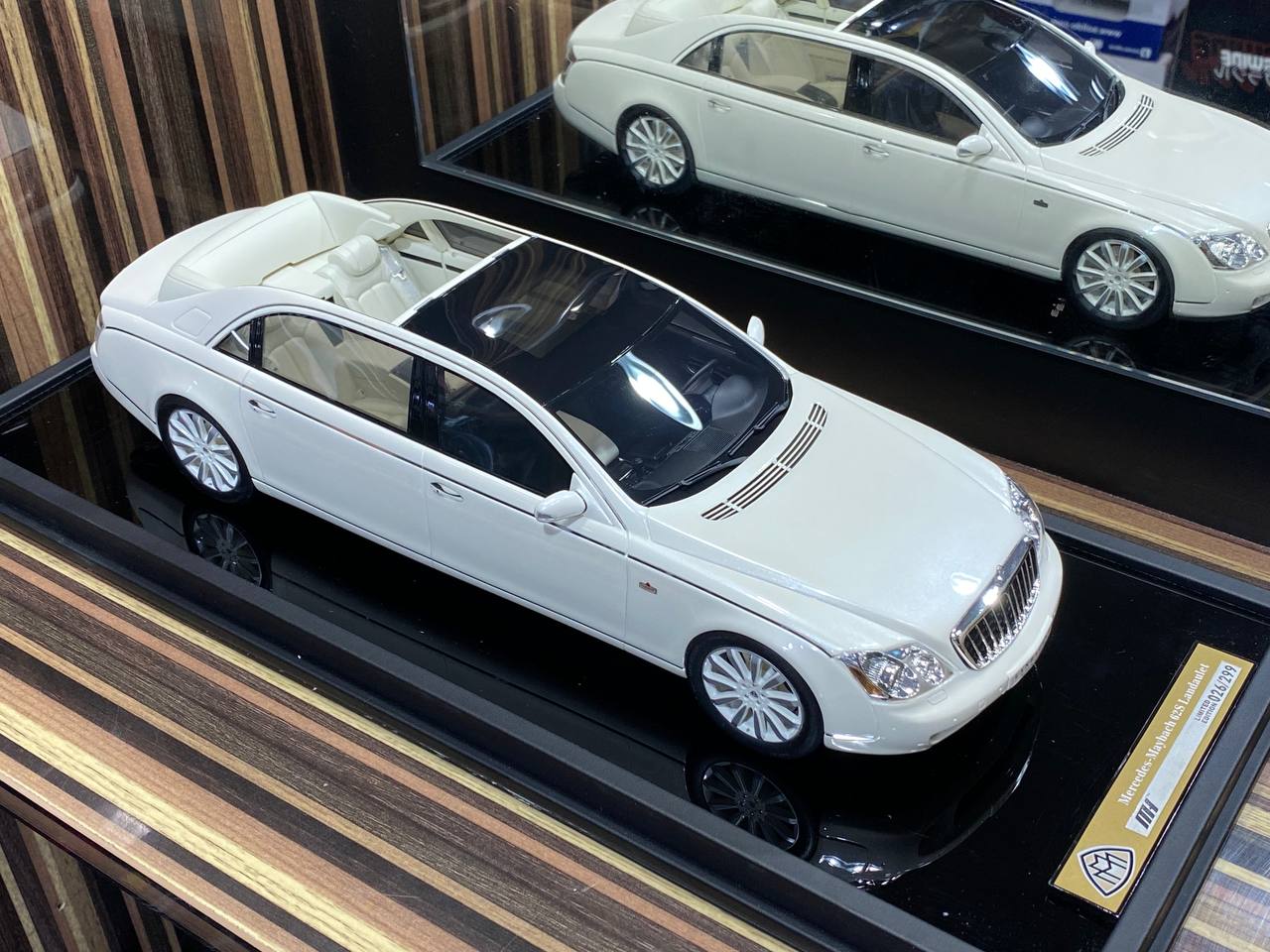 1/18 Mercedes-Maybach 62S Landaulet White Miniature car by MotorHelix –  dturman.com