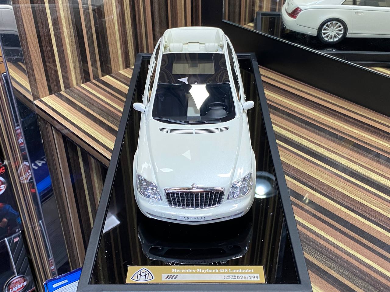 1/18 Mercedes-Maybach 62S Landaulet White Miniature car by MotorHelix –  dturman.com