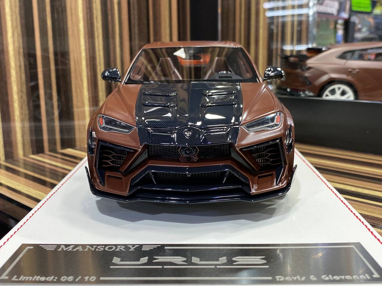 1/18 Resin Lamborghini Urus MANSORY Davis & Giovanni Gloss Brown –  dturman.com