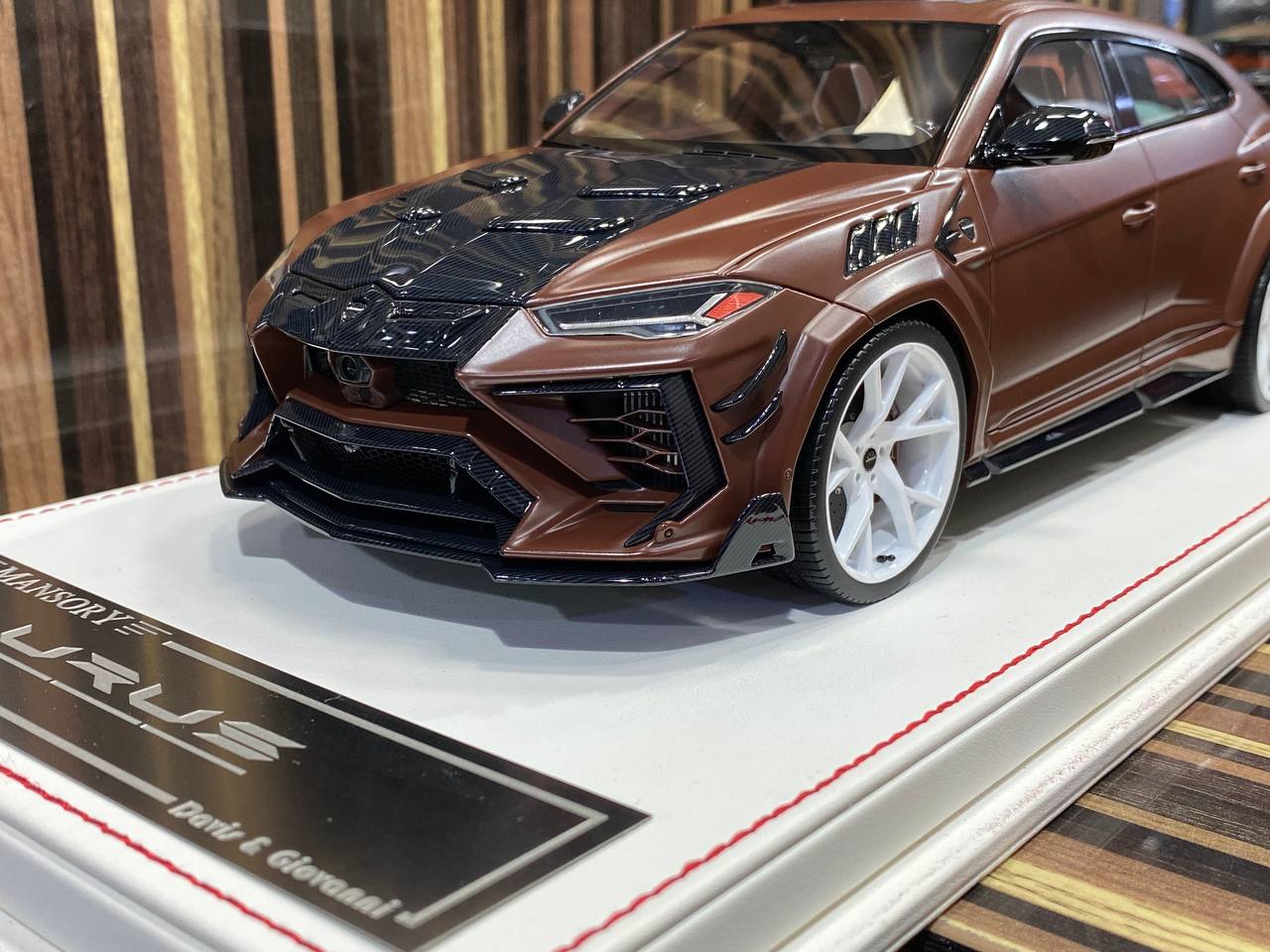 1/18 Resin Lamborghini Urus MANSORY Davis & Giovanni Gloss Brown –  dturman.com