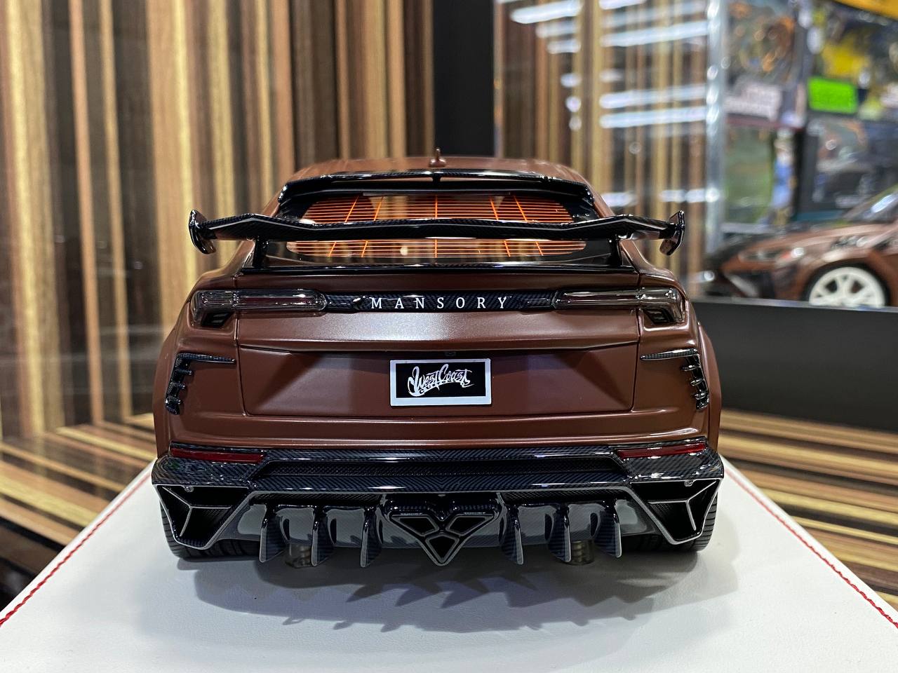 1/18 Resin Lamborghini Urus MANSORY Davis & Giovanni Gloss Brown –  dturman.com