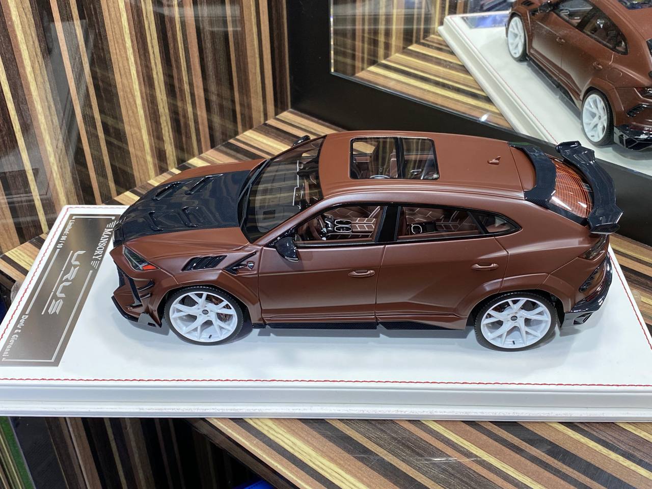 1/18 Resin Lamborghini Urus MANSORY Davis & Giovanni Gloss Brown –  dturman.com