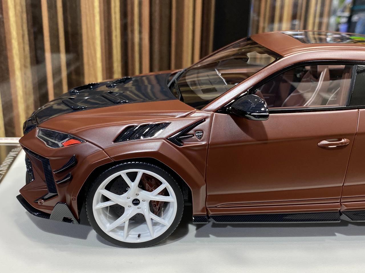 1/18 Resin Lamborghini Urus MANSORY Davis & Giovanni Gloss Brown –  dturman.com