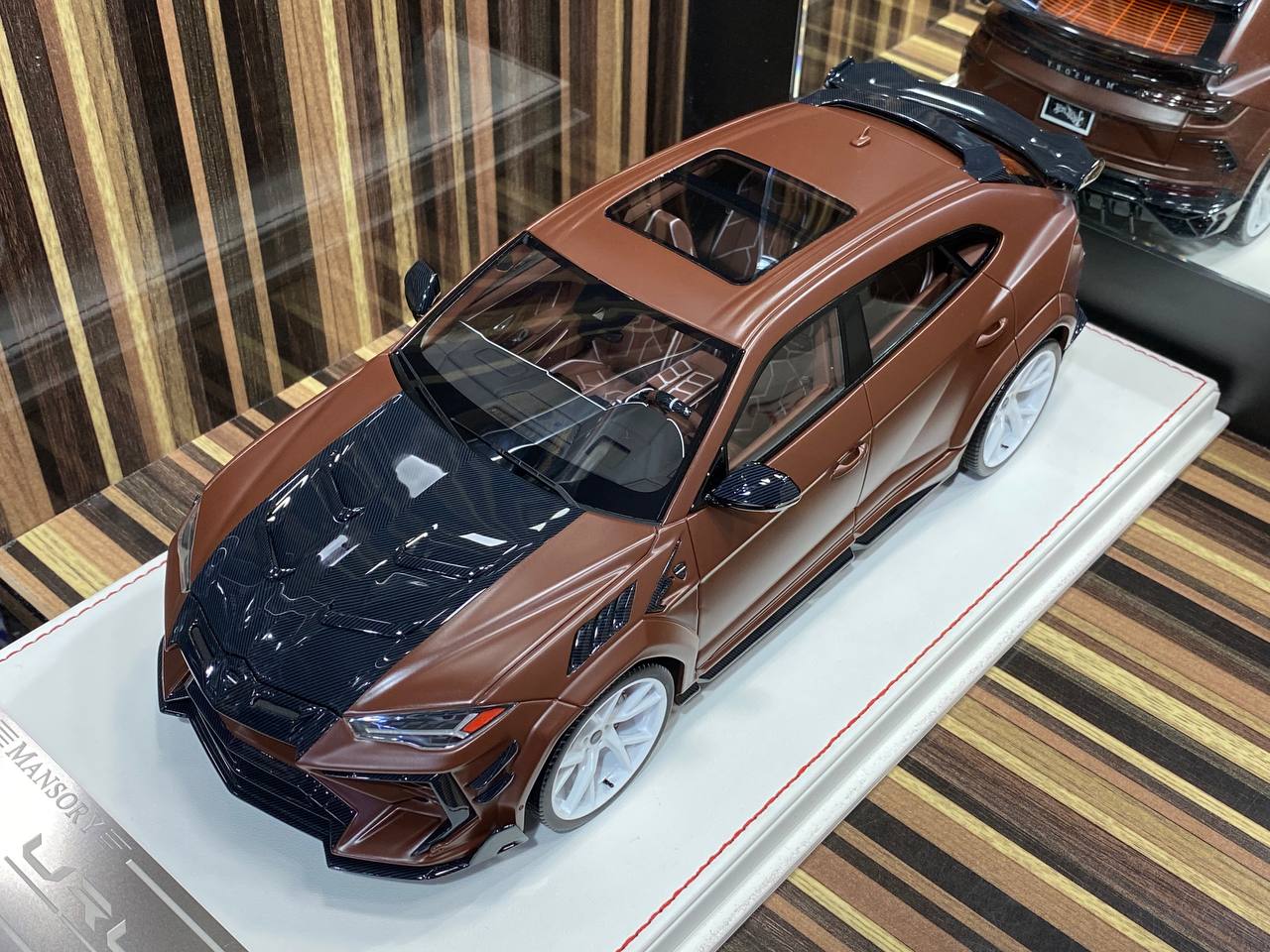 1/18 Resin Lamborghini Urus MANSORY Davis & Giovanni Gloss Brown –  dturman.com