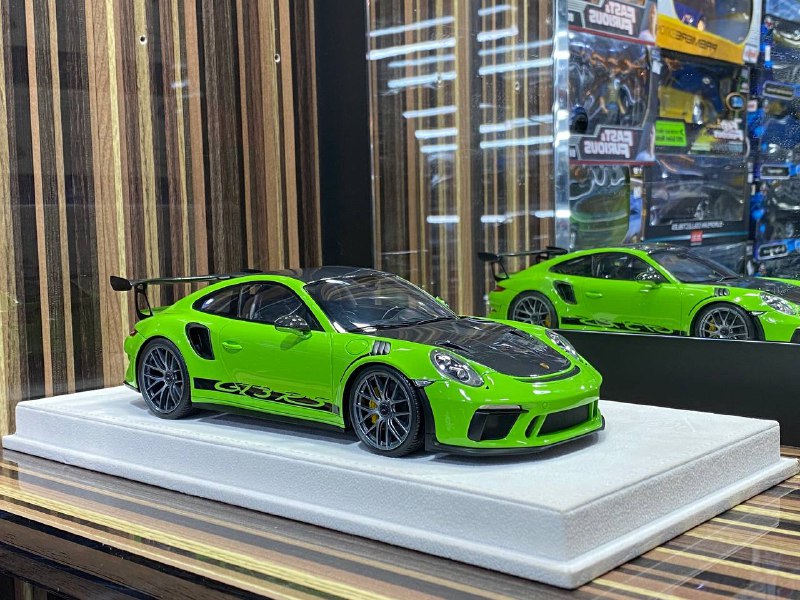 1/18 Porsche 911 GT3 RS 2018 Lizard Green Make Up|Sold in Dturman.com Dubai UAE.