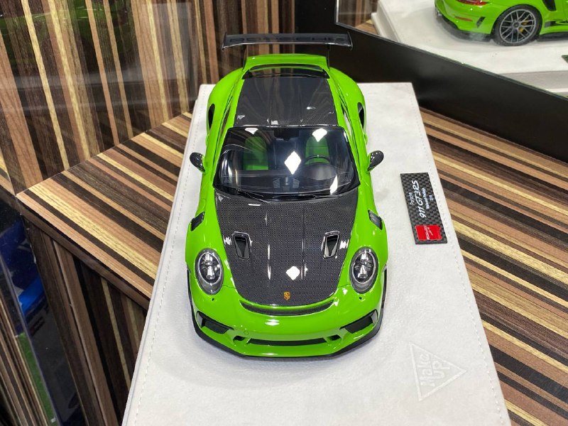 1/18 Porsche 911 GT3 RS 2018 Lizard Green Make Up|Sold in Dturman.com Dubai UAE.