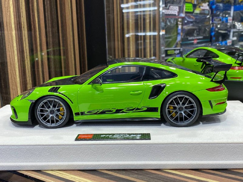 1/18 Porsche 911 GT3 RS 2018 Lizard Green Make Up|Sold in Dturman.com Dubai UAE.