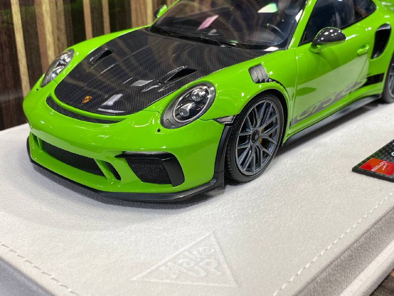 1/18 Porsche 911 GT3 RS 2018 Lizard Green Make Up|Sold in Dturman.com Dubai UAE.