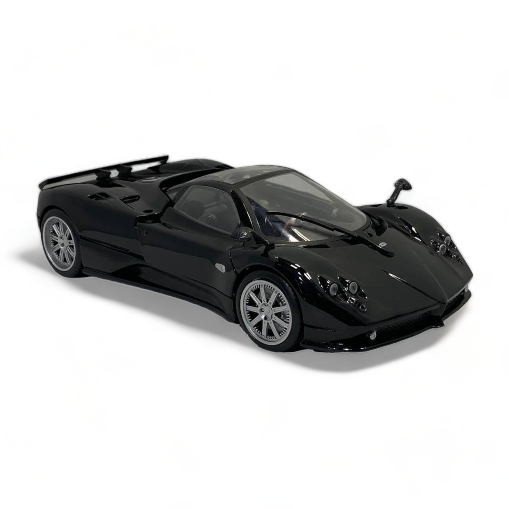 Motor Max Pagani ZONDA F BLACK 1/18|Sold in Dturman.com Dubai UAE.