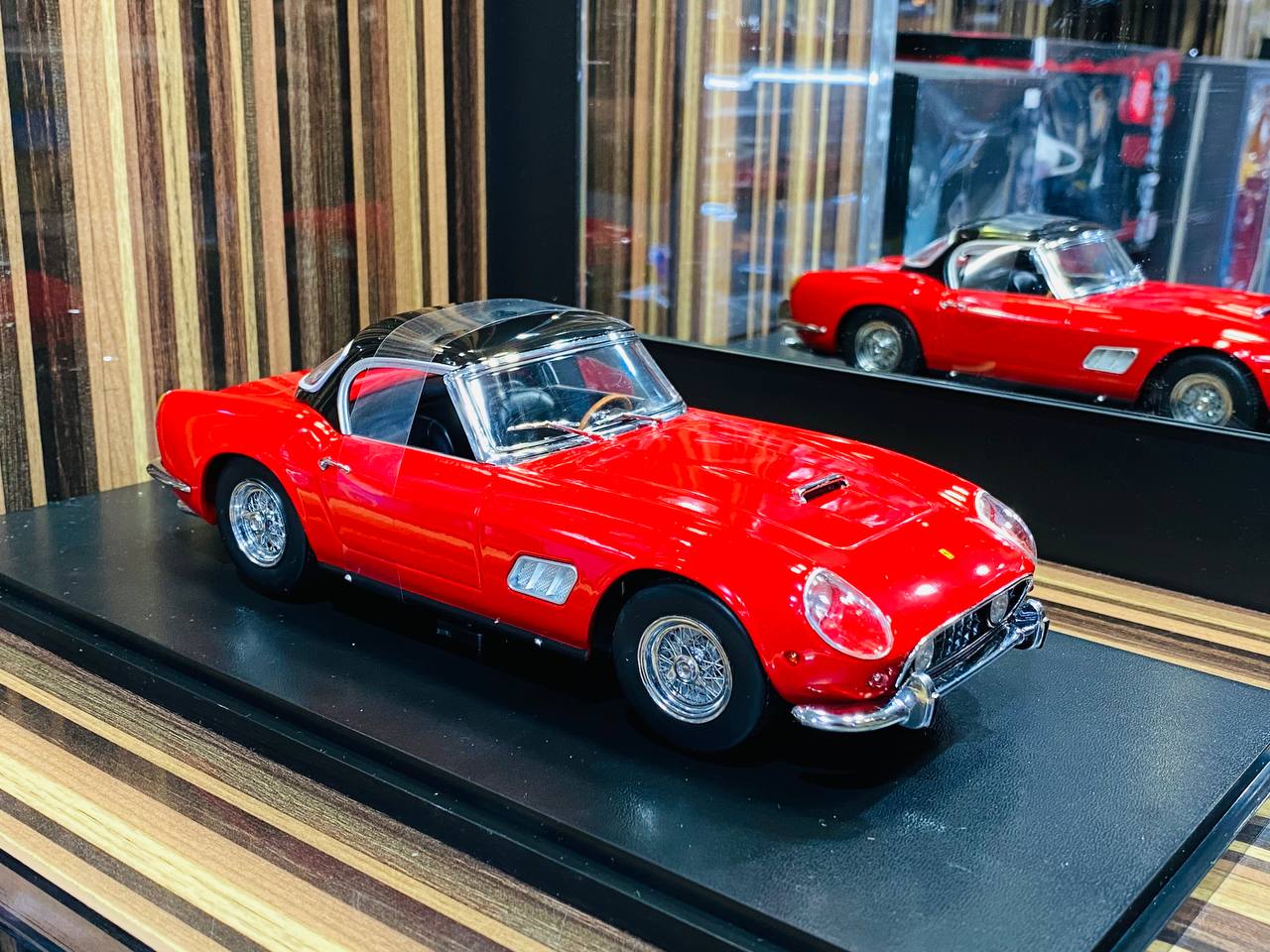 1/18 Diecast Ferrari 250 GT Spyder California 1960 Red Model Car by KK Models