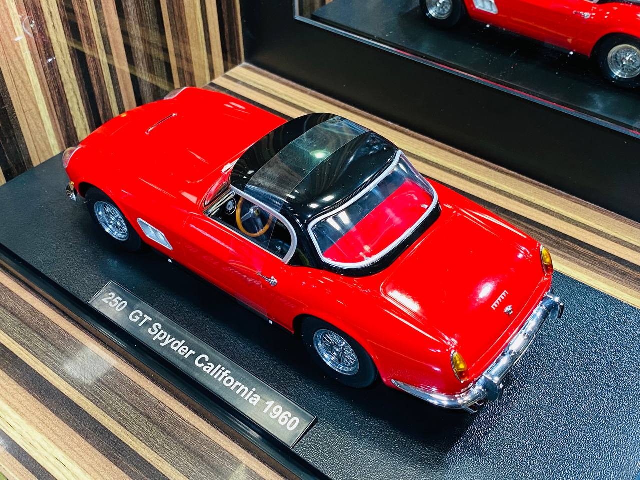 1/18 Diecast Ferrari 250 GT Spyder California 1960 Red Model Car by KK Models